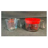 Pyrex 2-cup measurer and 4-cup with lid