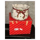 Fitz & Floyd Santa cake pot/wine cooler
