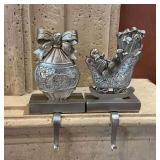 2 Melrose metal stocking hangers