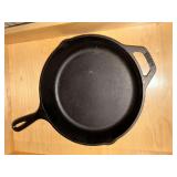 Lodge cast iron skillet
