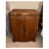 Singer sewing machine in vintage cabinet