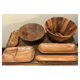 2 salad bowls, salad serving tools