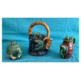 3 frog teapots