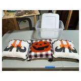 Set of 3 Halloween pillows in tote