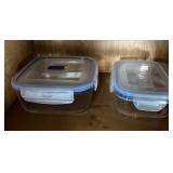 Pair of locking lid glass dishes