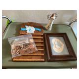 Wooden calendar, Perfectly Paisley angel with broken hand