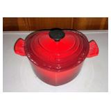 LeCreuset 2 ltr cast pot with lid