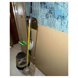 Brooms, mops, Kik Step step stool
