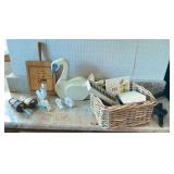Decorative items, name plates, wooden figurines,