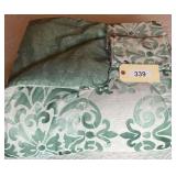 Green Floral Pattern Comforter and Pillow Sham Set