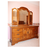 Sumter Cabinet Co. Wooden 5 Oak Chest of Drawers