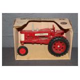 ERTL McCormick Farmall 350 Die Cast Narrow Front Model Tractor 1/16 Scale