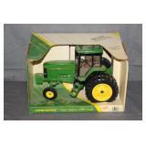 ERTL John Deere 7800 Tractor with Duals 1/16 Scale Diecast Model Tractor