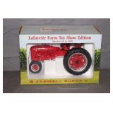 ERTL International Harvester McCormick Farmall Super C