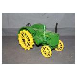 ERTL John Deere D Tractor