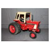 International Harvester 1586