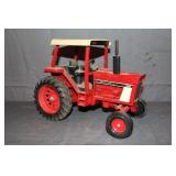 International Harvester 886