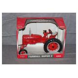 ERTL International Harvester McCormick Farmall Super C