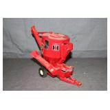 ERTL International Harvester Feed Grinder Mixer Mill
