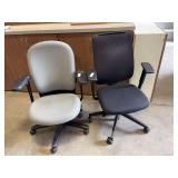 Two office chairs.   Preview & pickup BOPU shop