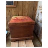 Decorator storage box w/ duck lid