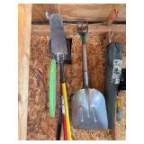 Shovels, silage fork, scoop shovel, bag chair