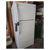 GE 15.5 cf refrigerator/freezer 30 x 28.5 x 64H