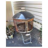 Round grill style fireplace w/ screen and lid