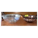Set of 3 Pyrex clear glass nested mixing bowls and 2 Festive Harvest pattern nested mixing bowls