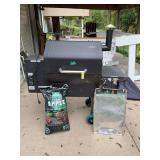 Green Mountain Grills Daniel Boone smoker/grill w/ bag of applewood pellets, thermal blanket and grease pan trays