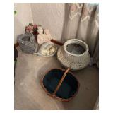 Two baskets and inside or outside decor