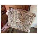Folding kid gate