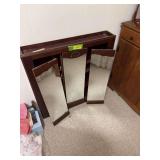 30x30 three door vanity, end doors need reattached