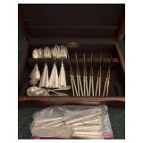 Incomplete and mismatched flatware, lots of pieces