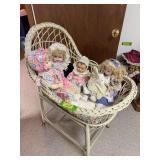 Bassinet on wooden wheels and easy to care for babies
