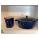 Pampered Chef utensil holder and Crofton 4.6qt oval Dutch oven