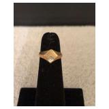 Pinky ring 10kt with diamond