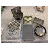Assorted bakeware