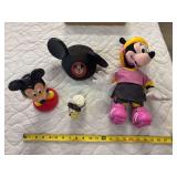 Roller skate Minnie Mouse, Mickey cap, bobble head and shaker