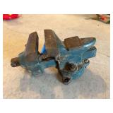 Small bench vise