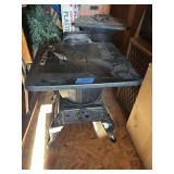 Cast-iron 488A Moose small cook stove