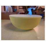 Pyrex 404 Yellow faded