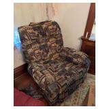 Flexsteel recliner w/ wildlife motif upholstery