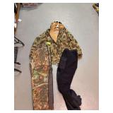 Cabelas Med insulated camo rain coat, Walls insulated camo pants Large, Cabelas fleece pants liners med
