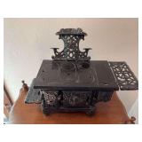 The Queen cast iron mini cookstove 16" wide x 13" tall, 6 lids