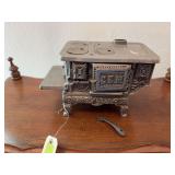 Gem cast iron mini cookstove 8" wide, lid lifter, 1 lid is not correct,