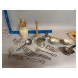 Various vintage kitchen items