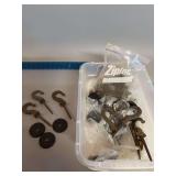 Quantity of screw in ceiling hooks, old & new