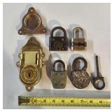 Quantity of padlocks and cable lock