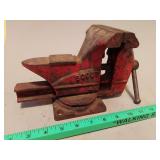 Scout 4-1/2 bench vise